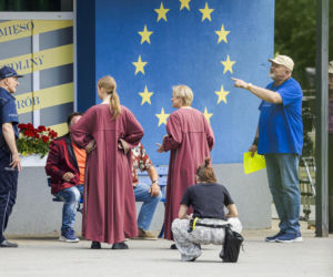Daniel Olbrychski jak król na planie Rancza