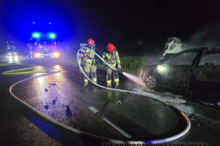 Nocny pożar na DK 73. Samochód spłonął doszczętnie