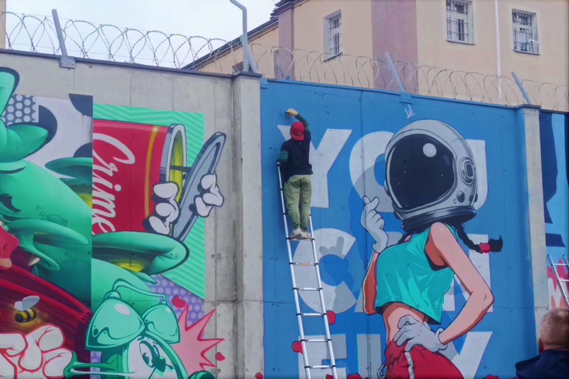 Street-art na murach aresztu