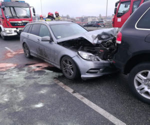 Wypadek z udziałem dwóch osobówek na Trasie Uniwersyteckiej w Bydgoszczy!