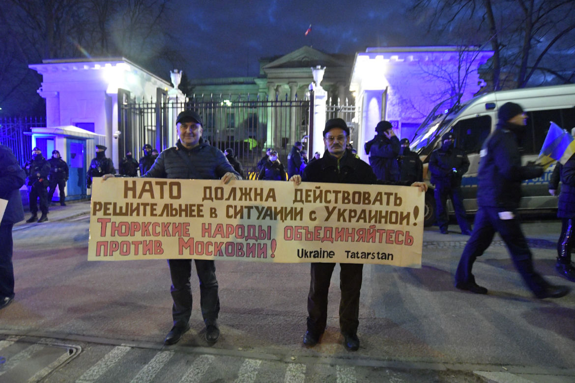 Warszawiacy murem za Ukrainą. Codziennie na protestach dziesiątki tysięcy ludzi