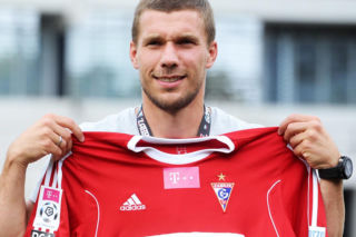 Oficjalnie: Łukasz Podolski piłkarzem Górnika Zabrze. Tak przywitał się z kibicami [WIDEO]