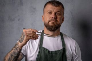 Krew, pot i japoński denim. Jak serial „The Bear” stworzył nurt Carmycore