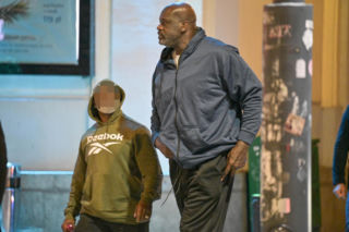 Słynny Shaquille O'Neal przyłapany w środku nocy w samym centrum Warszawy! ZDJĘCIA PAPARAZZI