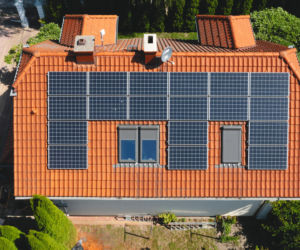 Co zrobić ze starym oknem dachowym? Jak bez błędów je wymienić?