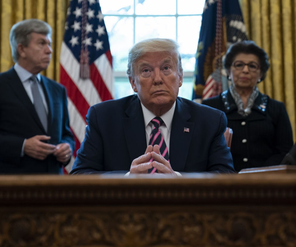 Trump głoduje prze wirusa