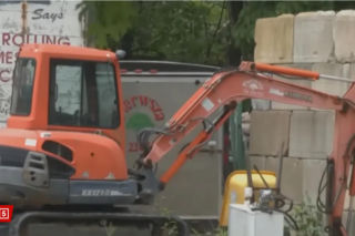 Mąż zaczął burzyć dom podczas kłótni z żoną