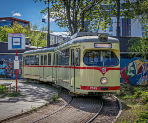 Tramwaj z Poznania na warszawskich torach