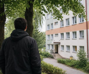 Niepoczytalność sposobem na wolność? Dręczył sąsiadów, chodził nago, zaczepiał dzieci. Służby bezradne