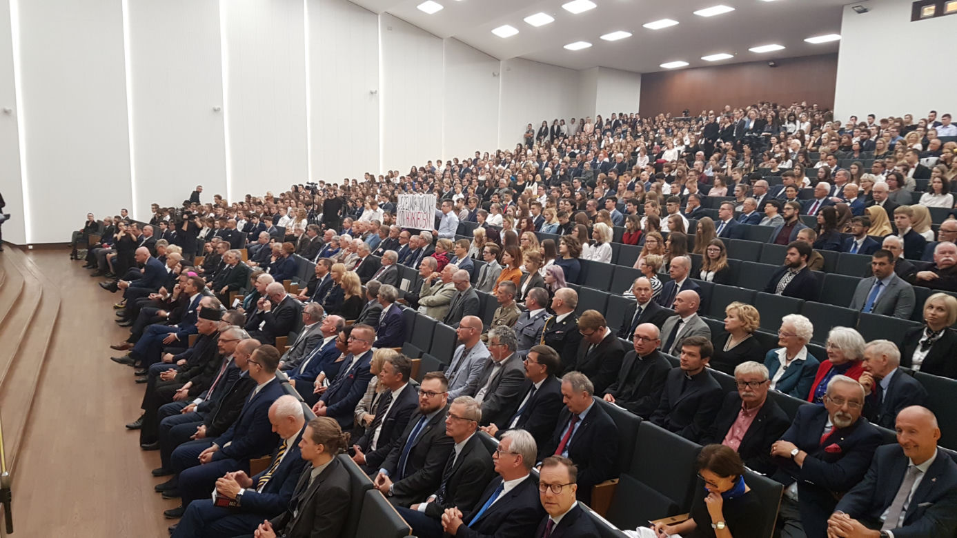 Uroczysta inauguracja UMK w Toruniu i... protest!