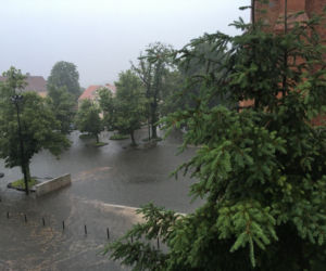 Ulice Poznania zamieniły się w rwącą rzękę! Apokalipsa [WIDEO]