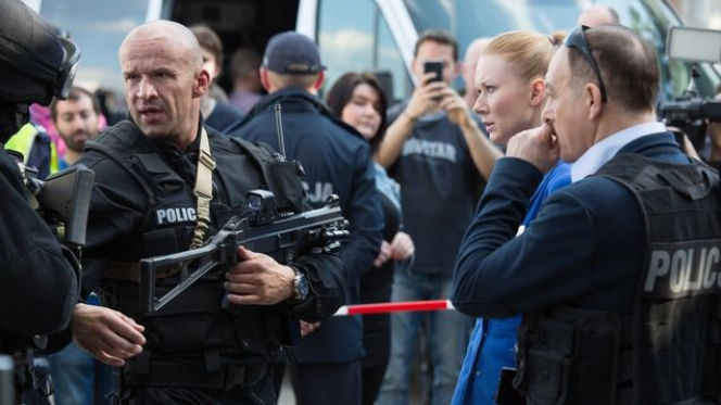 Na dobre i na złe odcinek 642, Wiktoria (Katarzyna Dąbrowska), dowódca antyterrorystów (Tomasz Oświeciński)