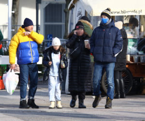 Piasek parkuje na miejscu dla niepełnosprawnych