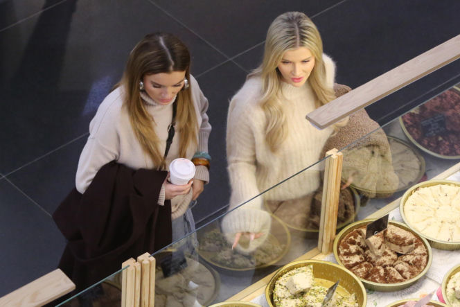 Joanna Krupa z siostrą Martą. Zjadły w mlecznym i poszły po patelnię