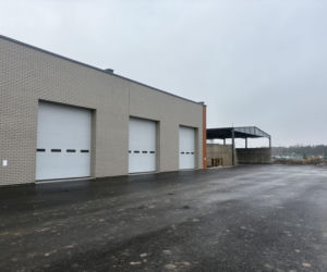 Na autostradzie A2 na wschód od Warszawy prace idą pełną parą, zarówno w dzień, jak i po zmroku