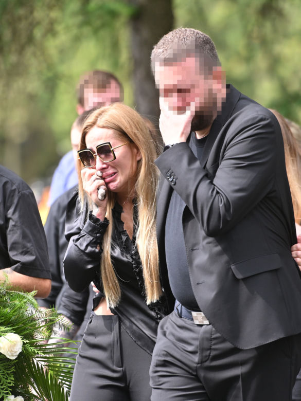 Sylwia Peretti trzymała to podczas pogrzebu Patryka. Poruszające, to musiało być ważne dla jej syna