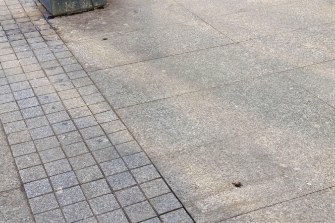 Ławki zniknęły z Alei Niepodległości