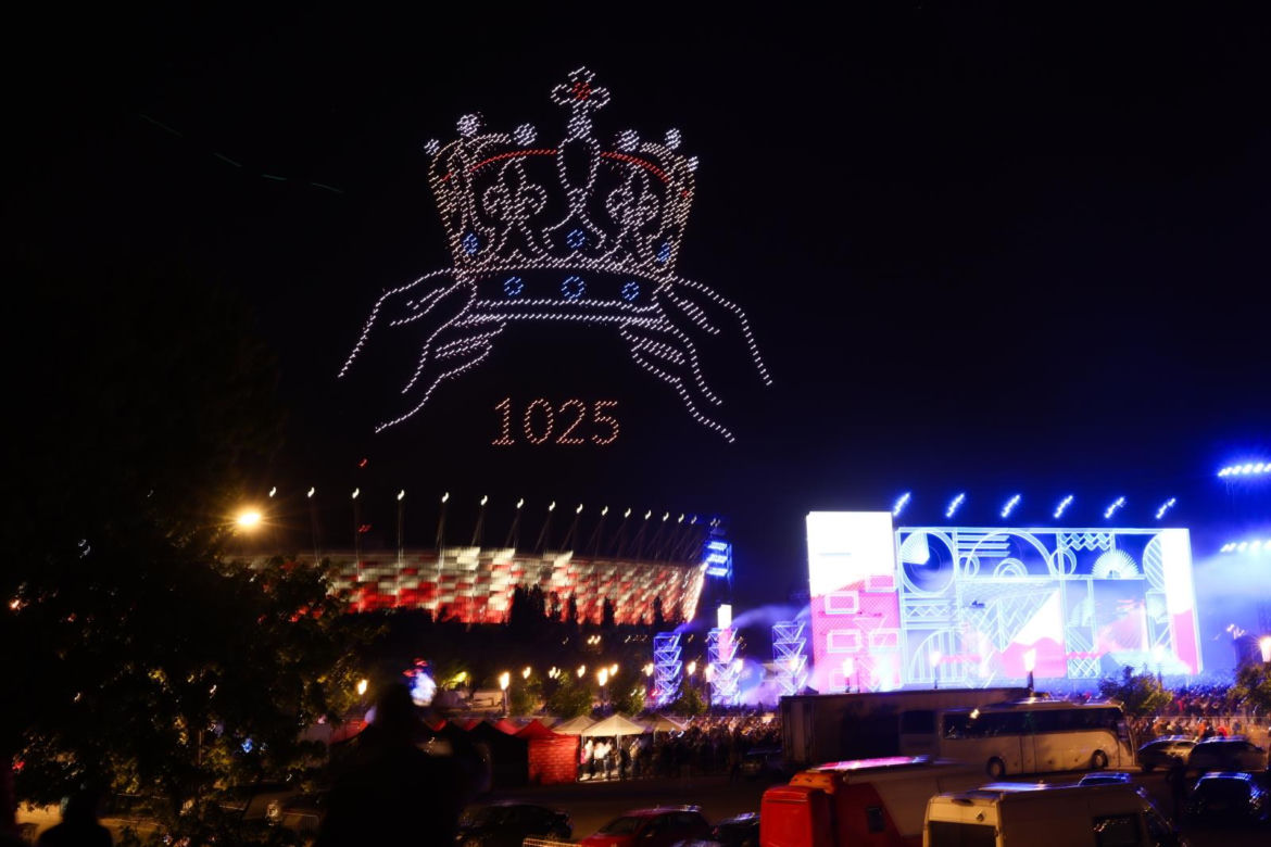 Multimedialny pokaz historii Polski z udziałem tysiąca dronów w Warszawie