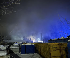 Duży pożar hali pod Warszawą