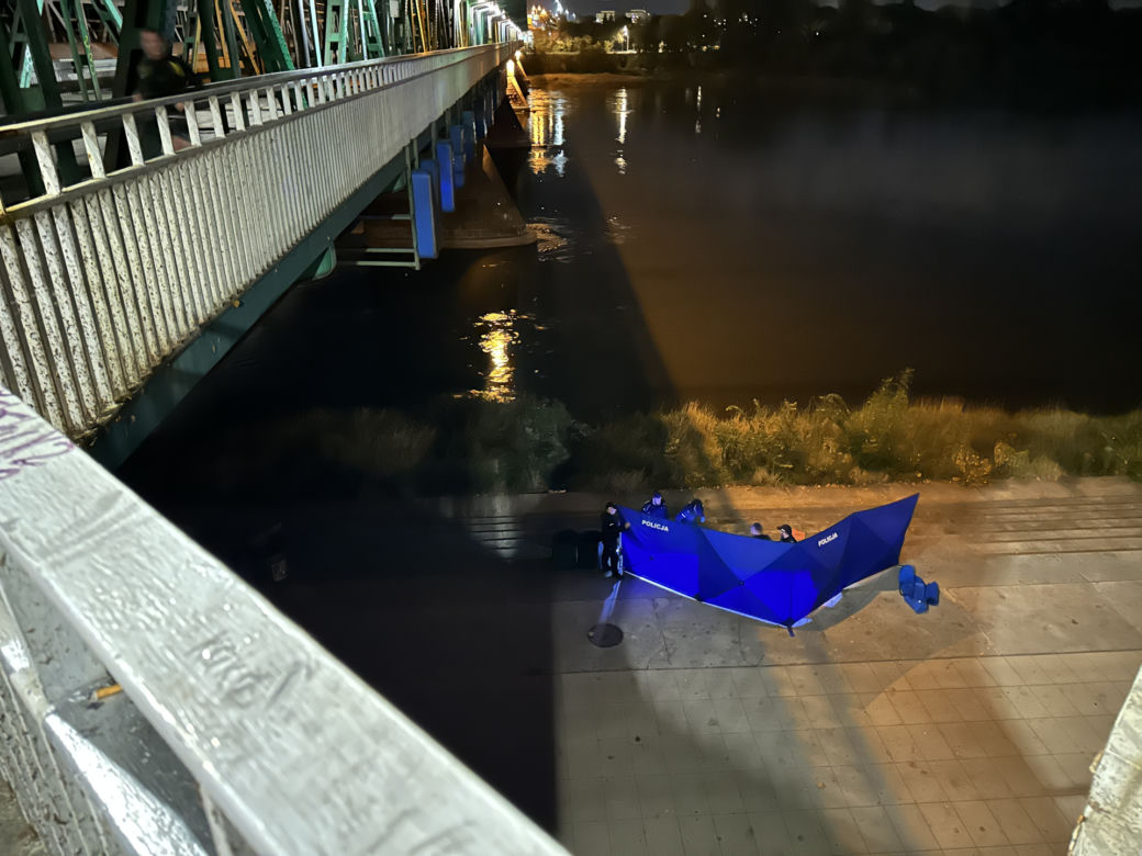Runął z mostu prosto na beton. Nie żyje. Tragedia na Moście Gdańskim