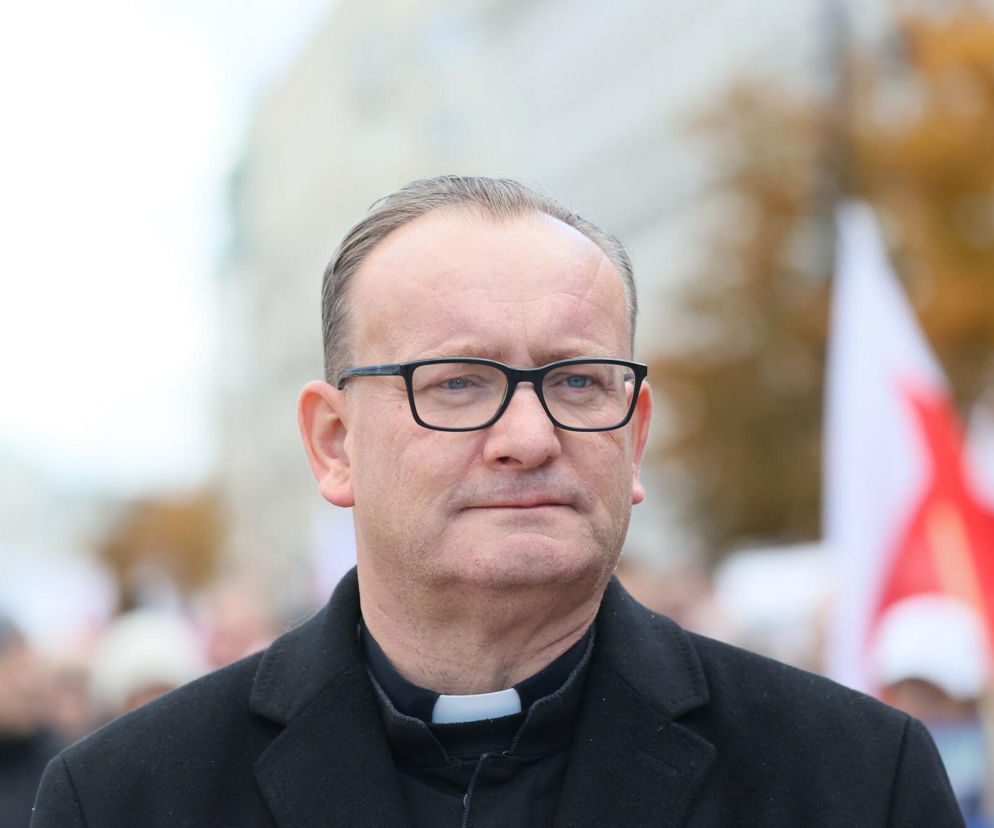 Kapelan Nawrockiego krytykuje Donalda Tuska. „To są Polacy” 