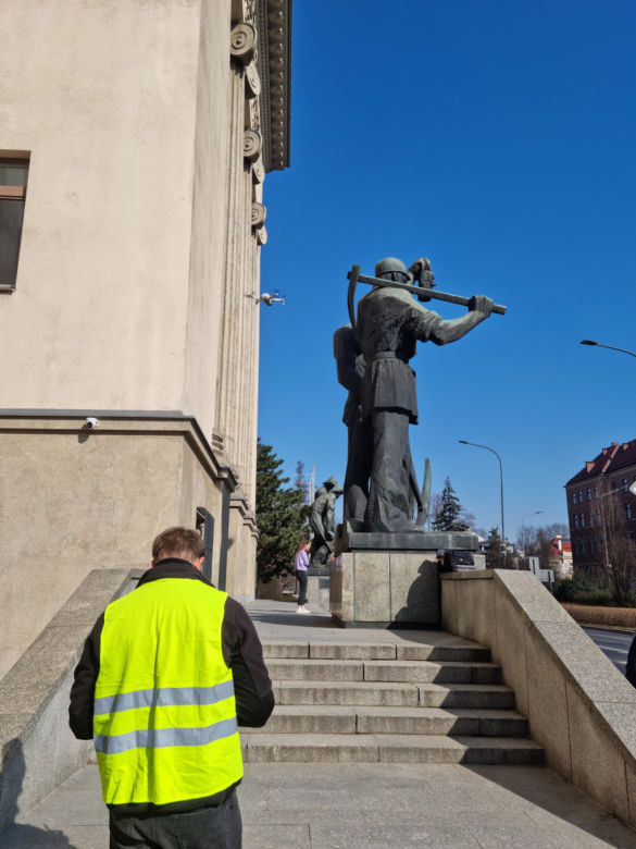 Nietypowy pomysł studentów AGH. Szachy tworzone za pomocą… drona!