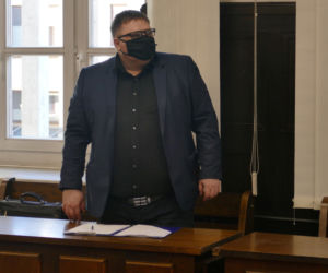 Proces małżeństwa oskarżonego o spowodowanie ciężkich obrażeń ciała po ataku psów