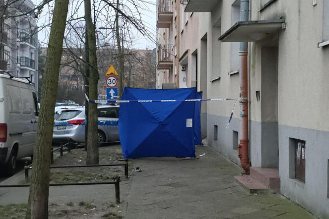 Wyszedł na oblodzony balkon, poślizgnął się i spadł. Nie żyje