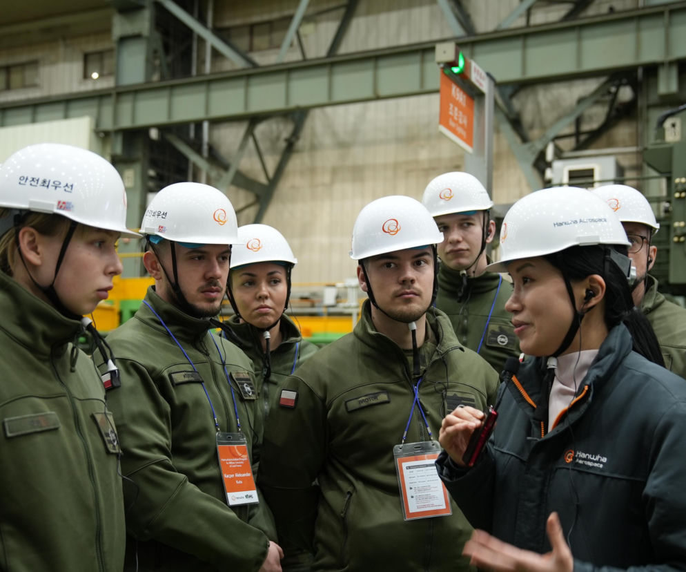 Kadeci i kadra dydaktyczna Akademii Wojsk Lądowych w spółkach zbrojeniowych Grupy Hanwha