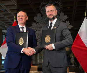 Polska sprzeda drony i wyśle żołnierzy do Arktyki. Polska i Kanada zacieśniają współpracę obronną