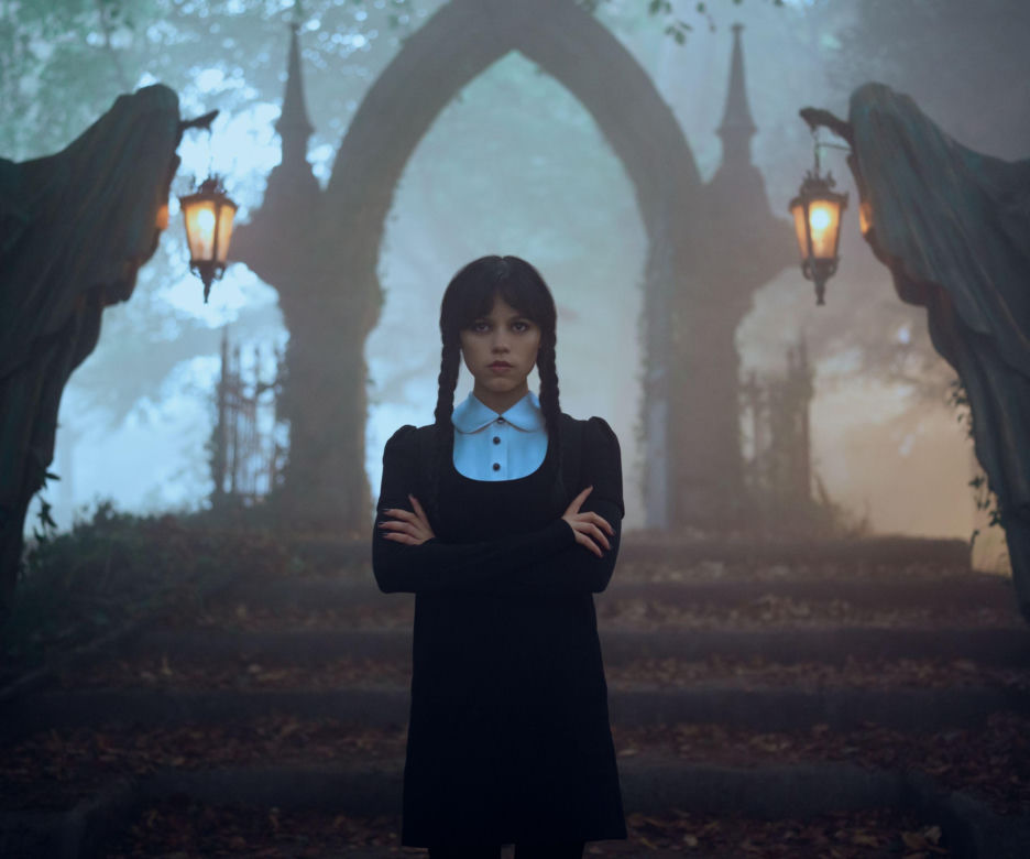 W roli głównej powraca oczywiście Jenna Ortega, a rodzina Addamsów otrzyma więcej czasu ekranowego.