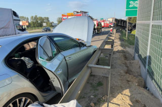 Poważny wypadek na trasie S8. Ciężarówka zderzyła się z osobówką