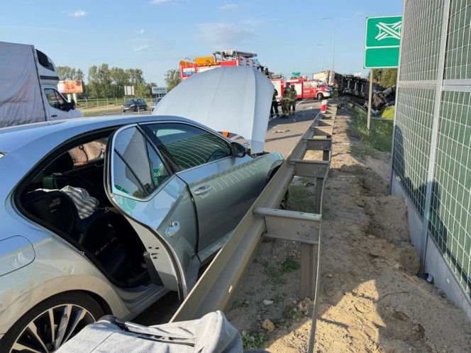 Poważny wypadek na trasie S8. Ciężarówka zderzyła się z osobówką