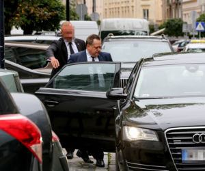 MINISTER ZIELIŃSKI CHCIAŁ WYLEGITYMOWAĆ.