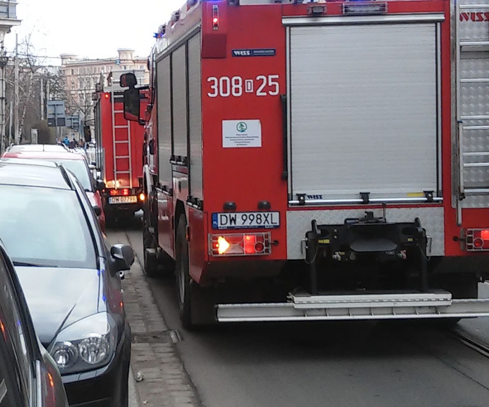 Śmiertelny pożar we Wrocławiu. Czy strażacy popełnili błąd? (zdjęcie poglądowe)
