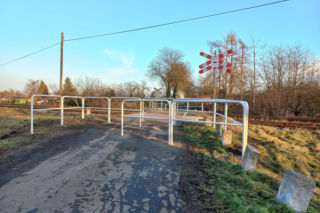 Samochodem już nie przejedziesz. Zmiany na przejeździe kolejowym przy Dąbrówki w Lesznie