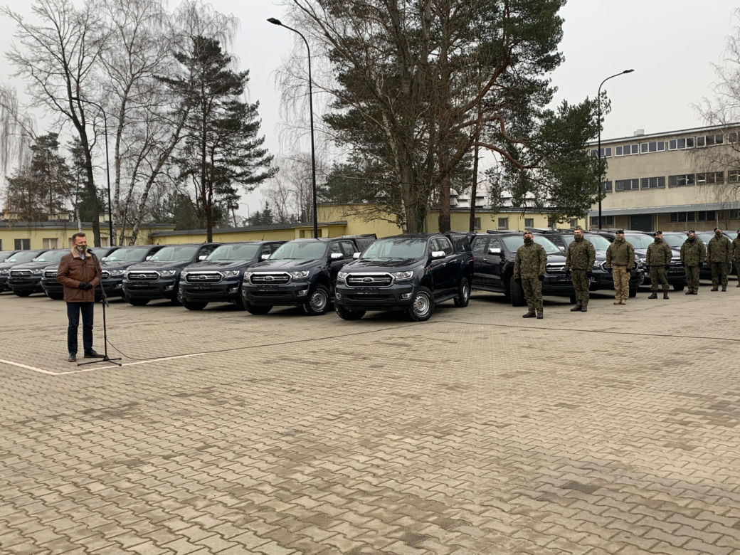 Przekazanie 100 nowych Fordów Rangerów dla wojska