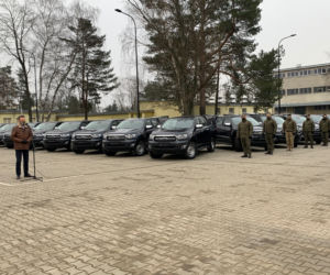 Przekazanie 100 nowych Fordów Rangerów dla wojska
