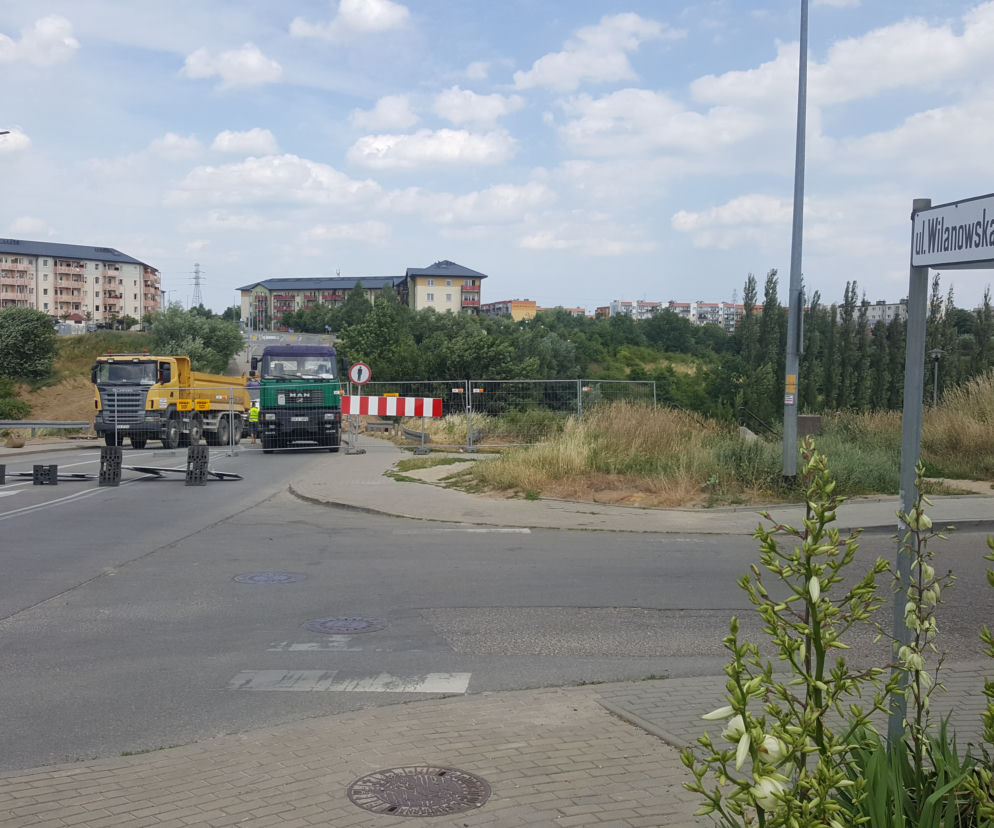 Prace na ulicy Wilanowskiej związane są z budową tunelu łączącego Jar Wilanowski