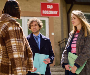 Na Wspólnej odc. 4255. Jarek Berg (Wojciech Rotowski), Eliza (Katarzyna Chorzępa), kuratorka Mączyk (Anna Kędziora)