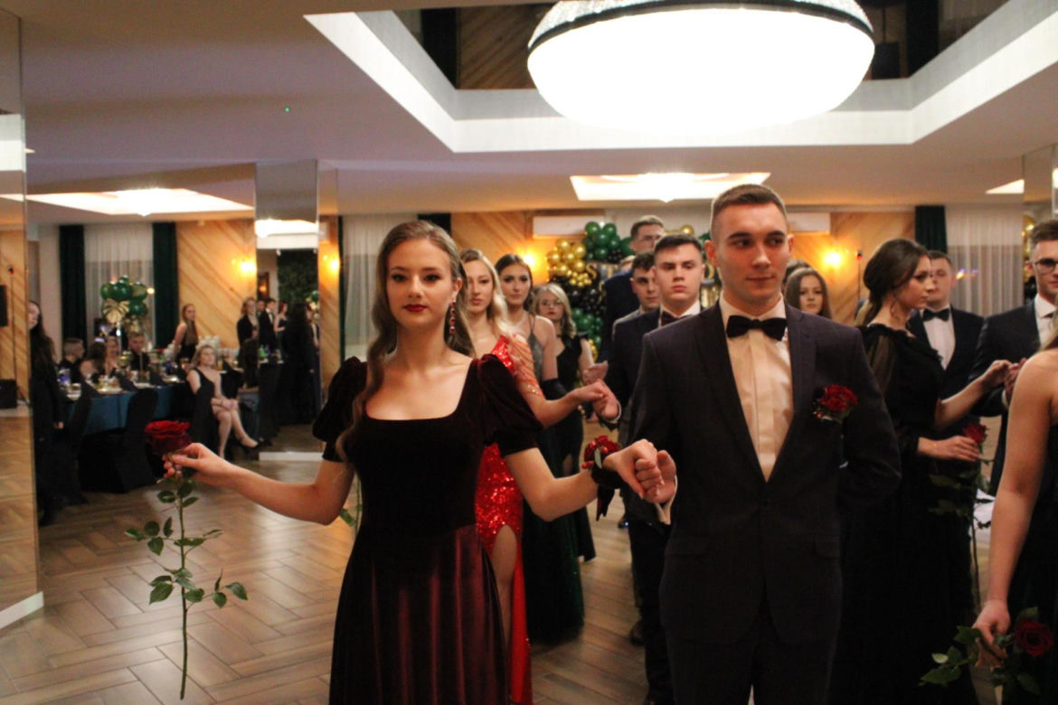Studniówka 2024. Bal uczniów Zespołu Szkół Zawodowych nr 1 Starachowicach