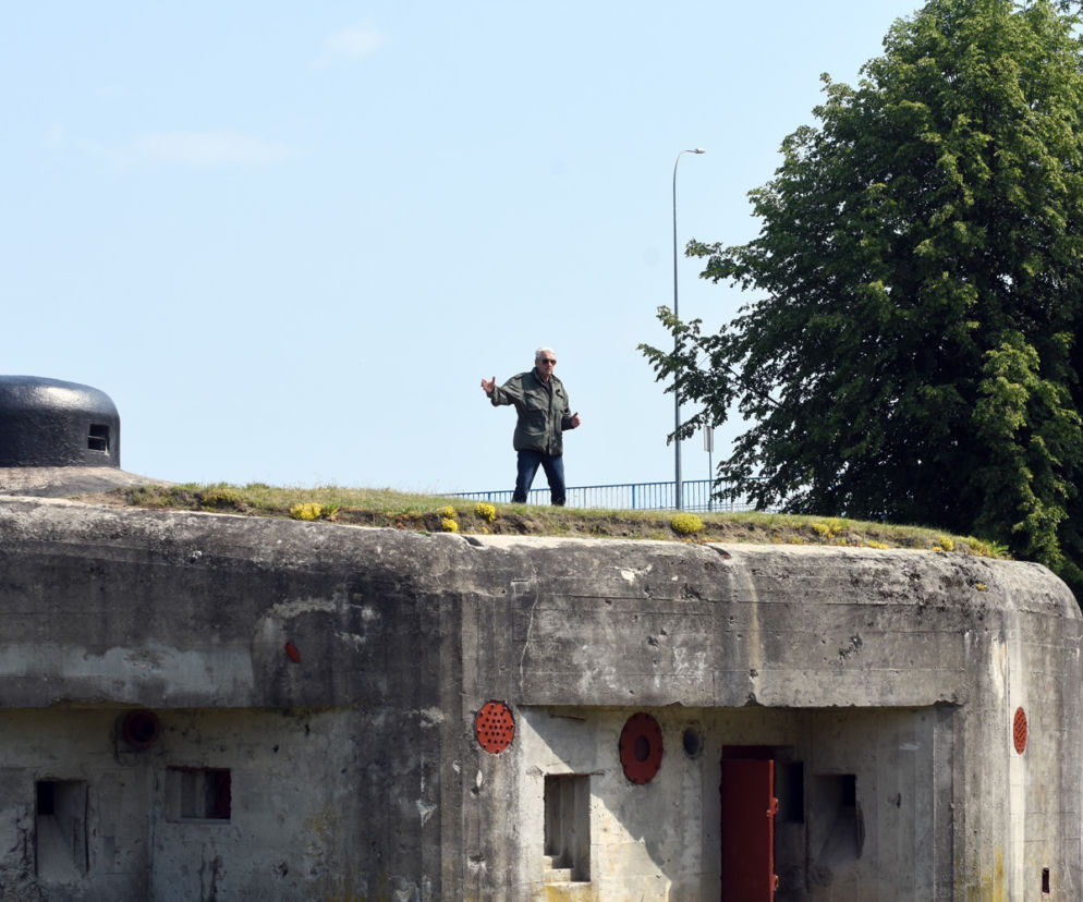 Sensacje XX wieku w Nowogrodzie. Wołoszański kręcił dokument na Podlasiu [ZDJĘCIA]
