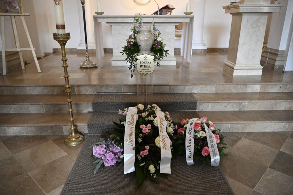 Pogrzeb Bożeny Dykiel przyciągnął tłumy. Pojawił się wieniec od Sławy Przybylskiej