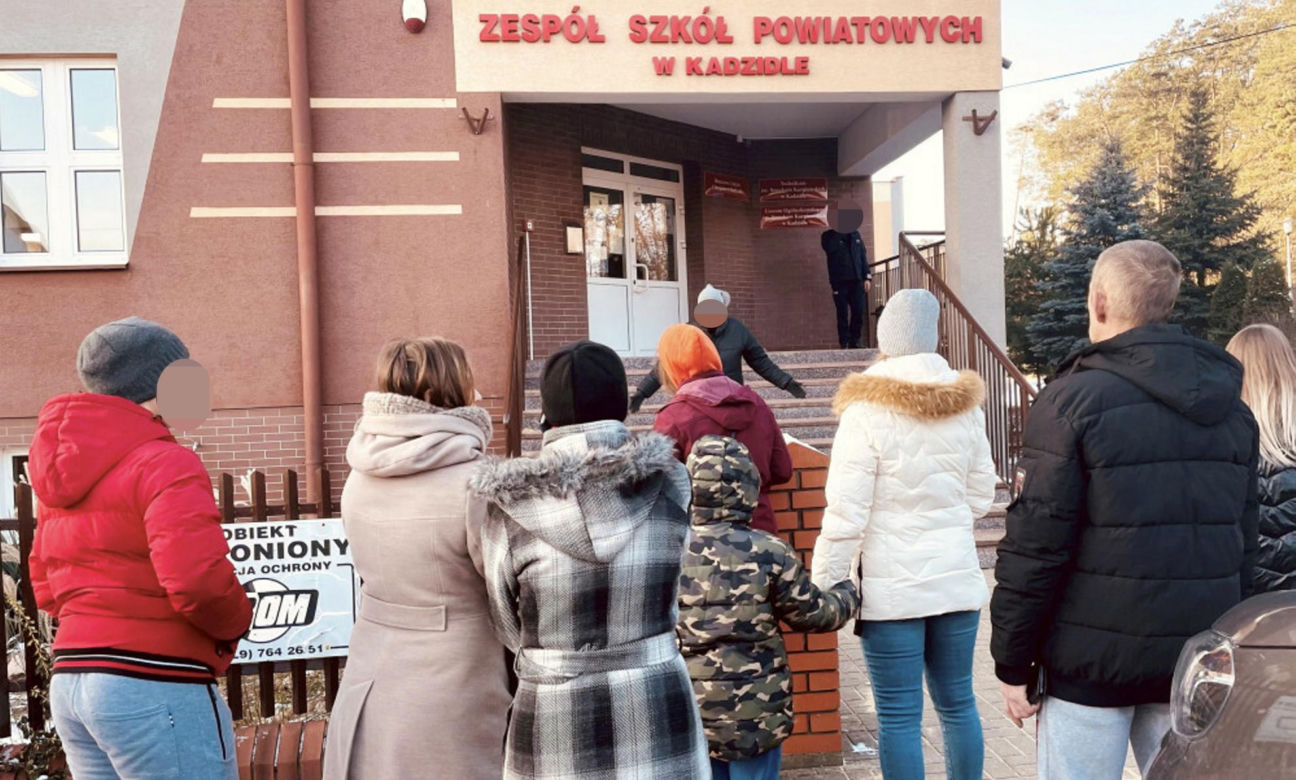 To on zadawał ciosy nożem w szkole. 18-letni uczeń ranił 3 osoby