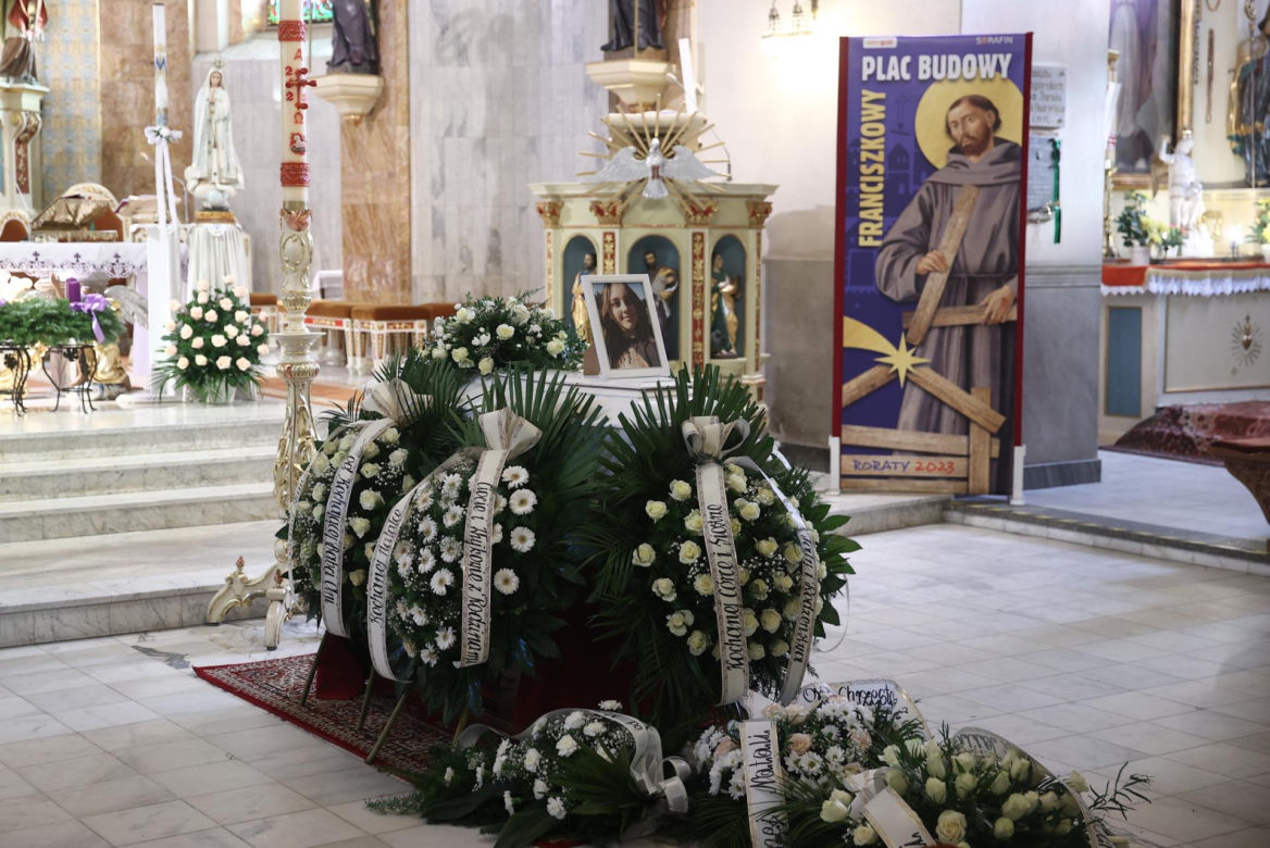 Pogrzeb tragicznie zmarłej 14-letniej Natalki z Andrychowa. Jej śmierć wstrząsnęła Polską
