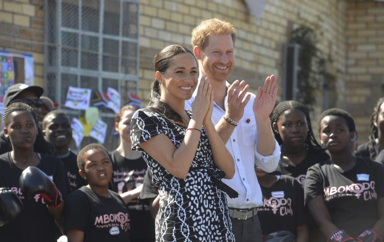 Harry i Meghan ODCHODZĄ z rodziny królewskiej! Zarobią na tym miliony