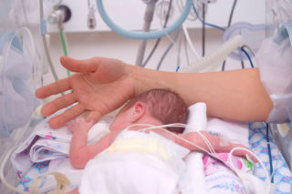 Jesteś mamą wcześniaka? Sprawdź, jak sobie radzić z lękiem i stresem