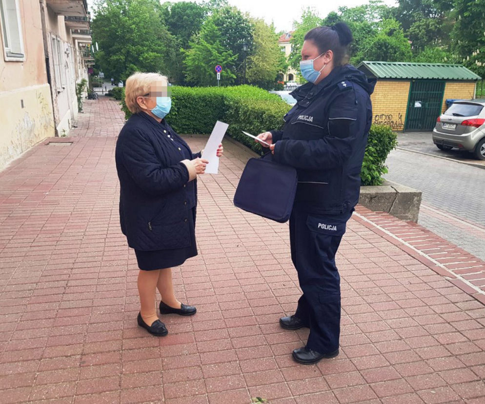 Policjanci edukują seniorów w Warszawie