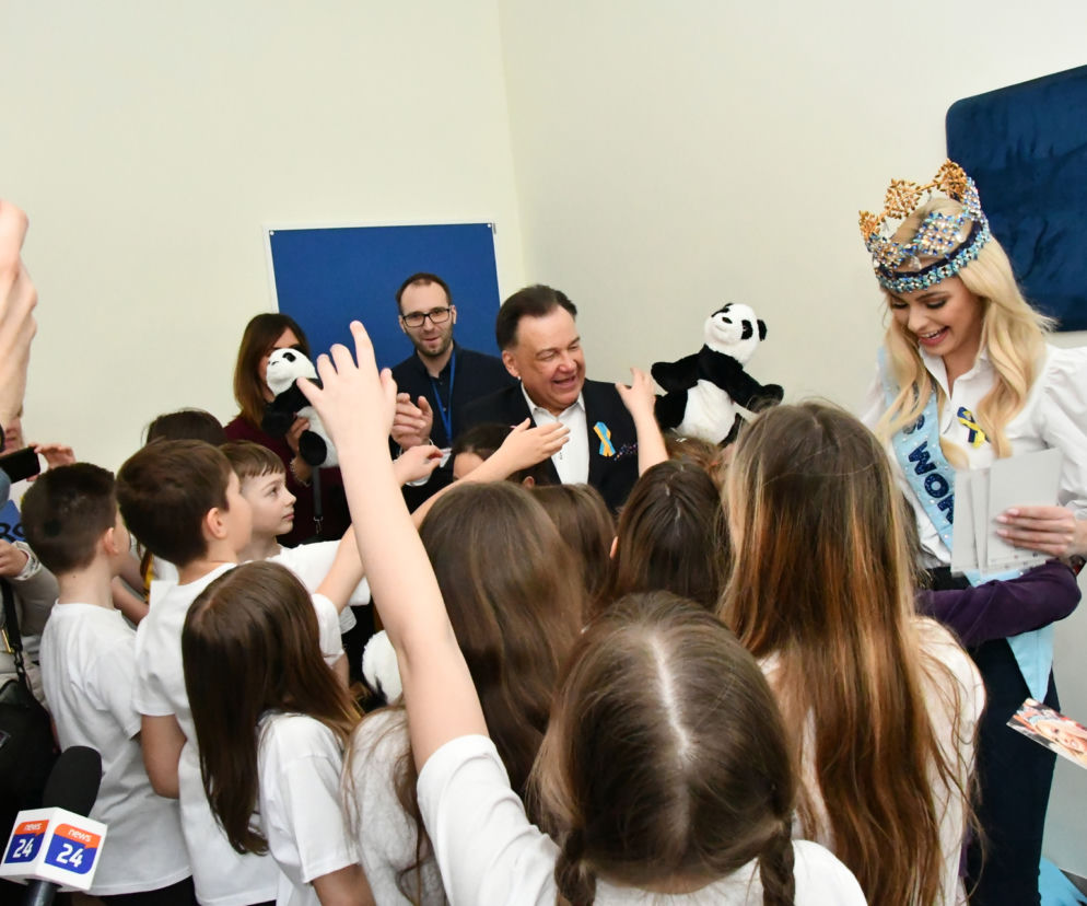 Karolina Bielawska spotkała się z dziećmi z Ukrainy! Maluchy lgnęły do tegorocznej Miss World 2022 