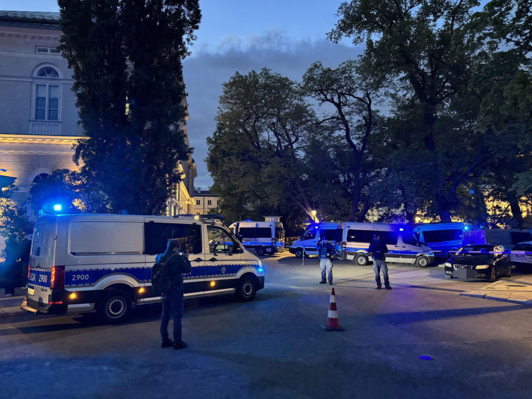 Masakra siekiera na Uniwersytecie Warszawskim. Kobieta z podciętą głową